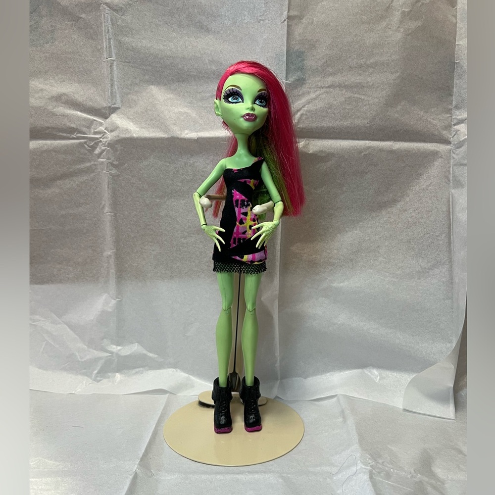 💰Monster High Venus McFlytrap Music Featubal Doll